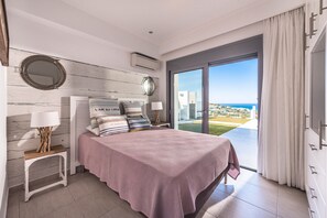 4 bedrooms, in-room safe, iron/ironing board, WiFi