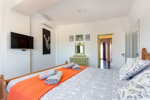 2 chambres, fer et planche à repasser, lit de bébé portatif, Wi-Fi
