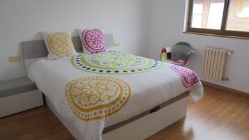 3 dormitoris, planxa i posts de planxar, wifi i roba de llit