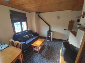 Smart TV, chimenea, reproductor de DVD y estéreo 