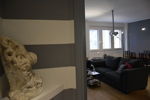 Smart TV, DVD player, books, video library - Large apartment with 2 bedrooms and two bathrooms in PALAZZO SAN MATTEO (Palermo)