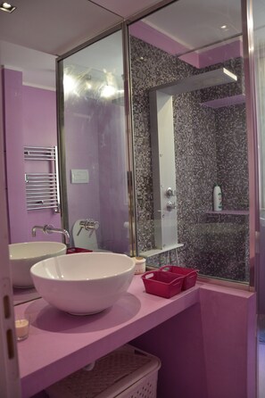 Dusche, Haartrockner, Bademäntel, Bidet