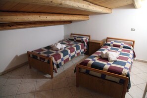 2 bedrooms, iron/ironing board, free WiFi