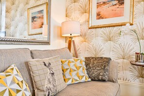 Interior - Apartment 7 - The Muntham Luxury Apartments. Spacious Bright First Floor Studio Apartment (Torquay)