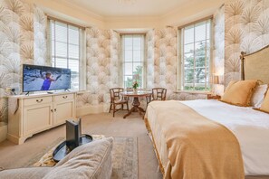 1 bedroom, iron/ironing board, free WiFi, bed sheets - Apartment 7 - The Muntham Luxury Apartments. Spacious Bright First Floor Studio Apartment (Torquay)