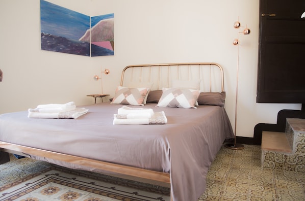 2 bedrooms, desk, iron/ironing board, free WiFi