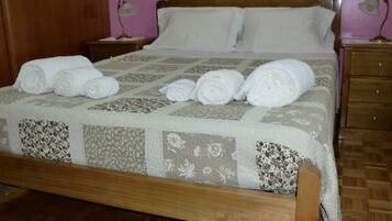 4 dormitorios, tabla de planchar con plancha, Internet y ropa de cama