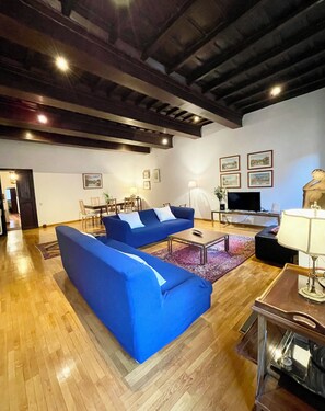TV, DVD player, books, stereo