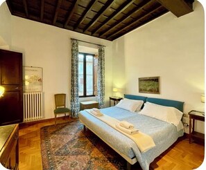 4 chambres, coffres-forts dans les chambres, bureau