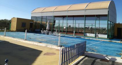 ideal bungalow for families with children, parking and sports courts