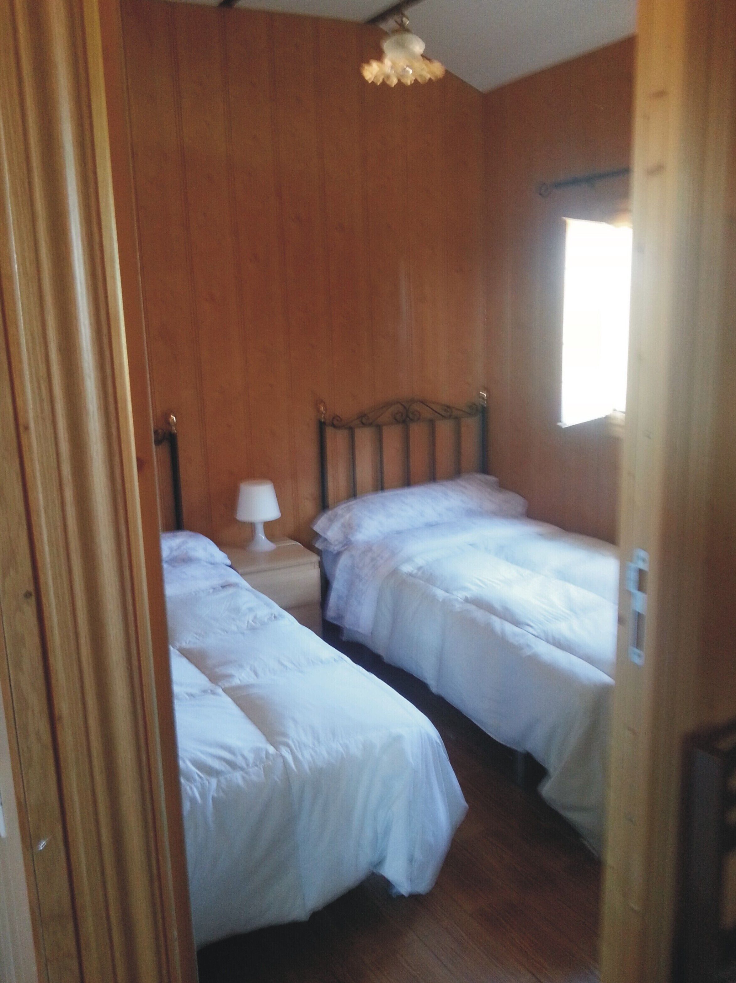 3 slaapkamers, een strijkplank/strijkijzer, wifi, beddengoed