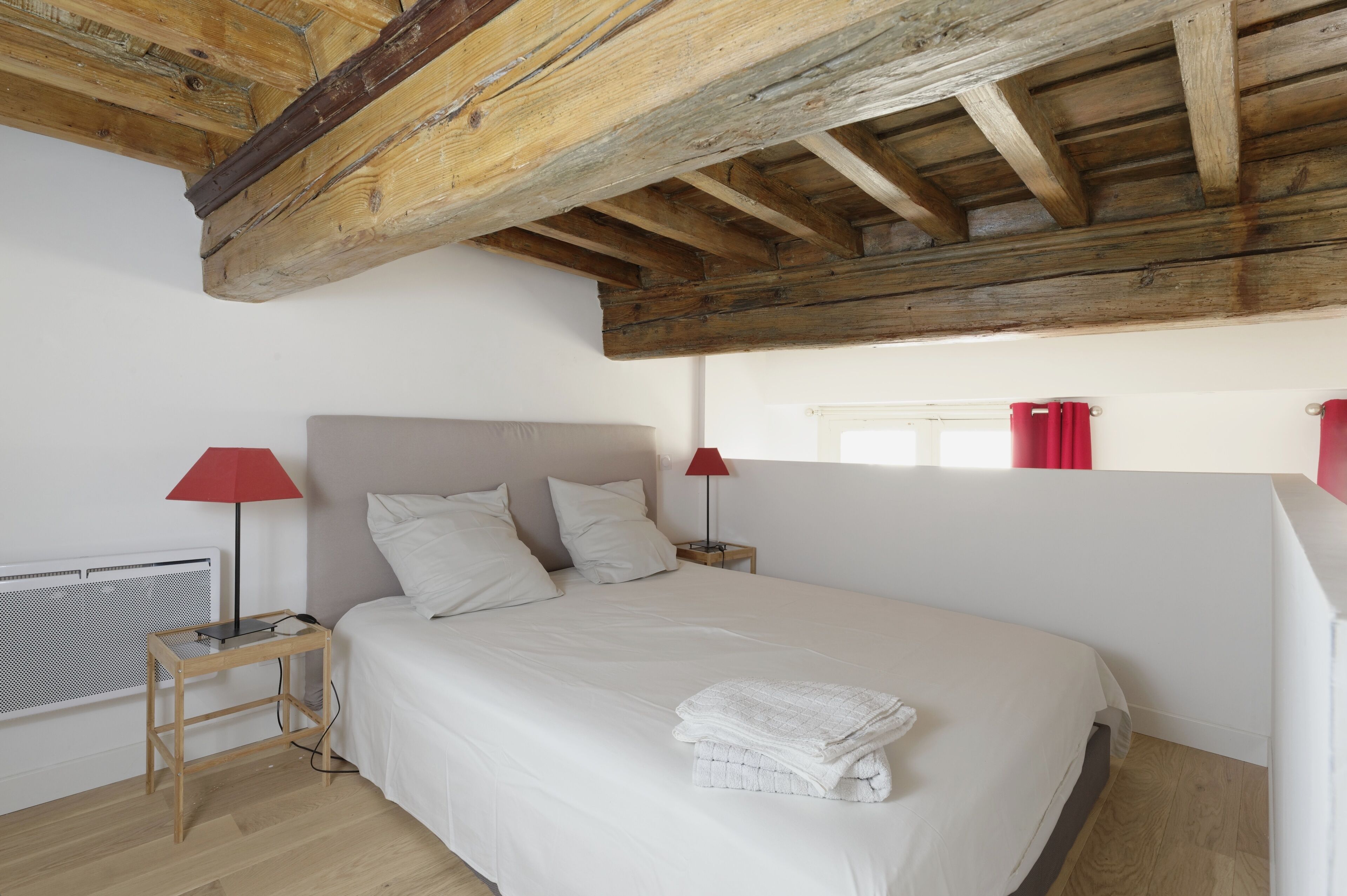1 dormitorio, tabla de planchar con plancha, wifi y ropa de cama