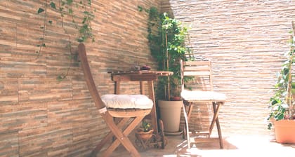 Chibedda Lia - Wie ein junges Mädchen mit einem schönen Perlengesicht.