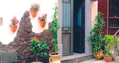 Chibedda Lia - Wie ein junges Mädchen mit einem schönen Perlengesicht.