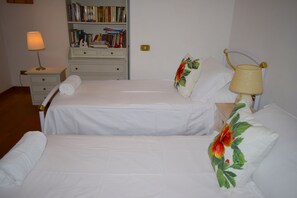 4 chambres, fer et planche à repasser, Wi-Fi, draps fournis