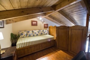 1 bedroom, in-room safe, iron/ironing board, free WiFi