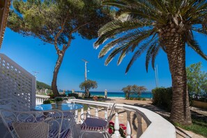 تناول الطعام بالخارج