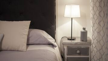 1 slaapkamer, een strijkplank/strijkijzer, reisbedje, gratis wifi