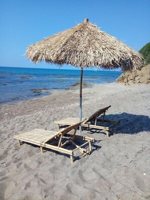 Beach nearby, sun loungers, beach towels - House with private access to beach (Cefalu)