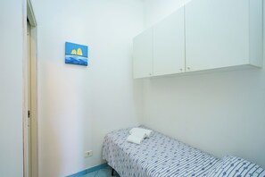 4 slaapkamers, een strijkplank/strijkijzer, gratis wifi, beddengoed