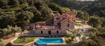 Villa Fabrica traditional house