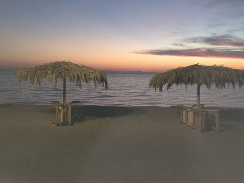 Pohjakerroksen huoneisto puutarha ja näkymä golfjärvelle, useita uima-altaita