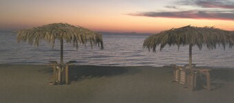 Appartement au rez-de-chaussée avec jardin et vue sur le lac de golf, plusieurs piscines