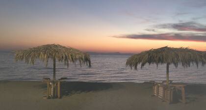 Pohjakerroksen huoneisto puutarha ja näkymä golfjärvelle, useita uima-altaita