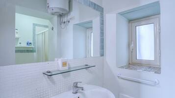 Dusche, Haartrockner, Bidet