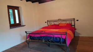 3 bedrooms, desk, iron/ironing board, travel crib - Ronit house in Valtellina (Delebio)