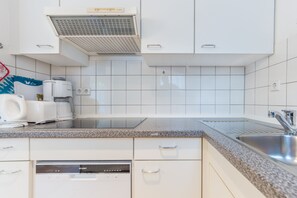 Réfrigérateur, four, plaque de cuisson, lave-vaisselle