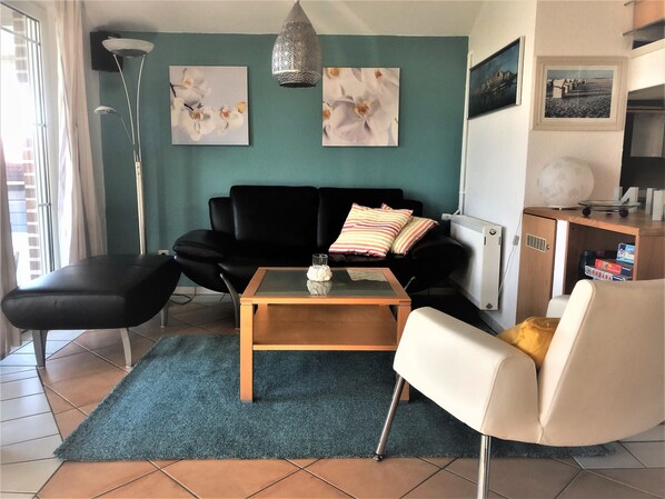 TV, DVD player, books, stereo