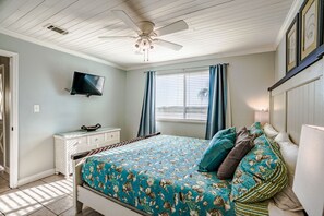 3 bedrooms, iron/ironing board, WiFi, bed sheets