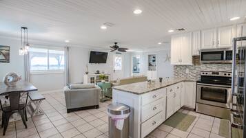 冰箱、微波炉、炉灶、洗碗机