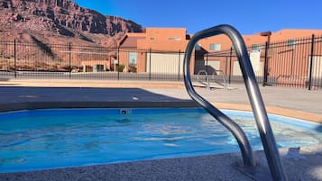 Beheizter Pool