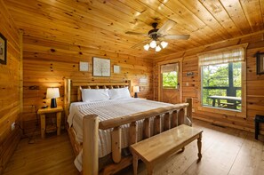 4 bedrooms, desk, iron/ironing board, travel cot - Amazing Views & 5 miles from Dollywood / Parkway 4 bedroom + game room + WiFi (Sevierville)