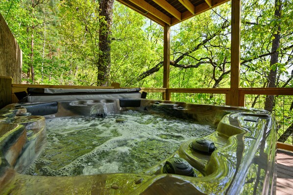Outdoor spa tub