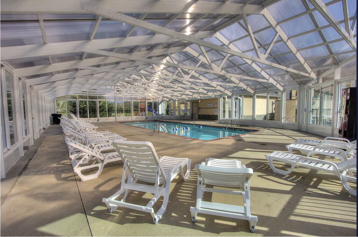 室内游泳池，室外游泳池