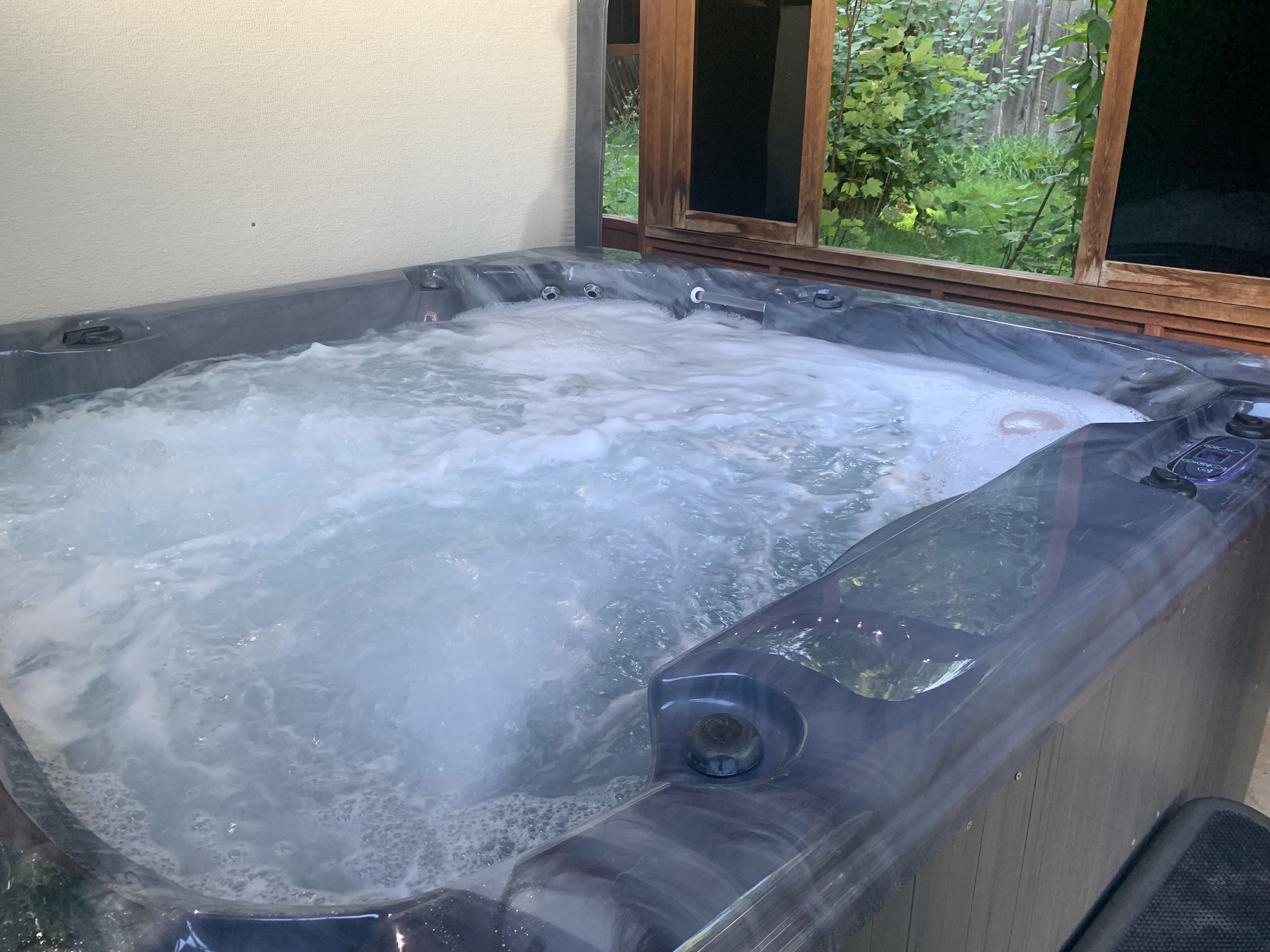 Outdoor spa tub
