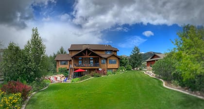 *Eden DREAM Home* Perfect Family Getaway!Theater Rm*Bunk Rm*HotTub*Best Location