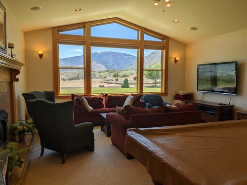 Relaxing Sierra Sunrise Family Getaway w/ EV Level 2 Charger - 4 bdrm 3 1/2 bath