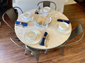 Dining - In an Upscale Neighborhood, Stunning sunset views! (Santa Rosa)