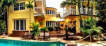 French Castilla Beach House,Waterfront,walk to beach,sleeps 16,Golf cart!!