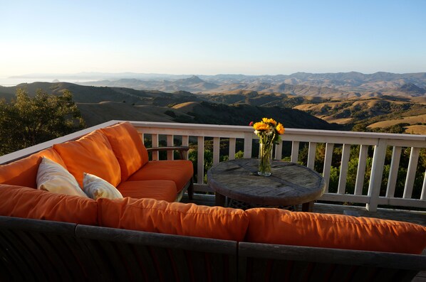 Property grounds - MOUNTAIN TOP GETAWAY : Best View In SLO! : Pets welcome (San Luis Obispo)