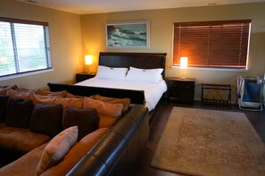 3 bedrooms, iron/ironing board, travel crib, free WiFi