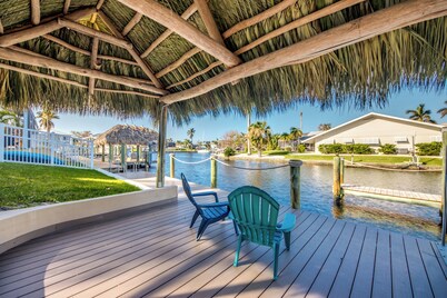 Villa 11 Walk to Beach, Pool, Bikes, Kayaks, Direct Gulf Access, 154 Reviews.