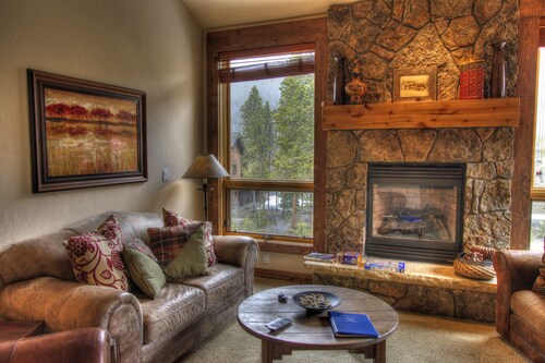 Steps from Heated Pool and Minnie's Cabin. Close to Keystone Ski Shuttle