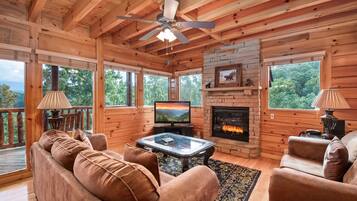 Televisio, takka, DVD-soitin, pöytäjalkapallopöytä