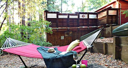 ~Fall SALE~Upscale GetAway@~Private Beach~Kayaks~SPA,Sauna,Basics,3-5 Nights min