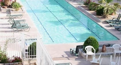 Immaculée complÚtement rénovée avec plan d'étage ouvert, beaux meubles